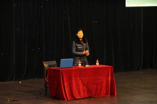 何书记动员学生