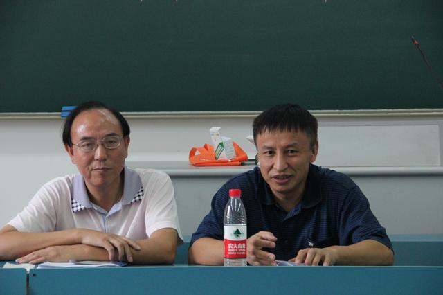 执行院长邱化玉强调困难生问题