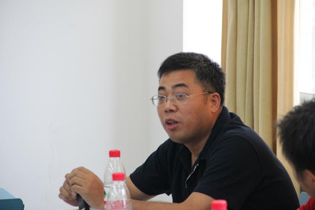 潘建林做经验交流