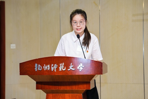 校研究生会主席郑俏芸(1)